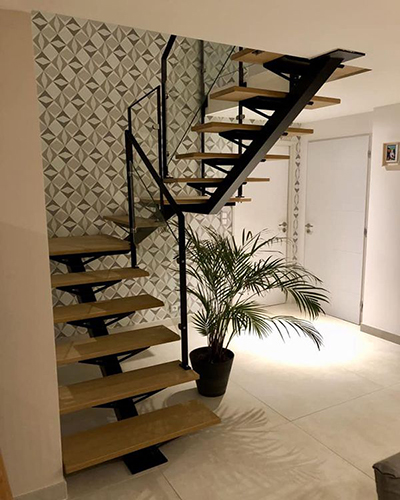 Tiết kiệm không gian cho nhà nhỏ với mẫu cầu thang xen kẽ ấn tượng